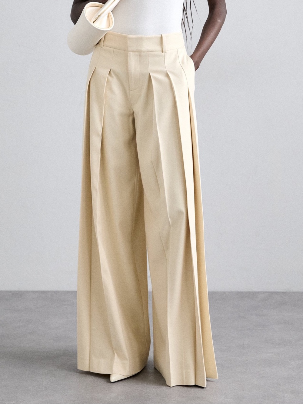 Alice + Olivia Cream Wide-Leg Pleated Trousers Size 2